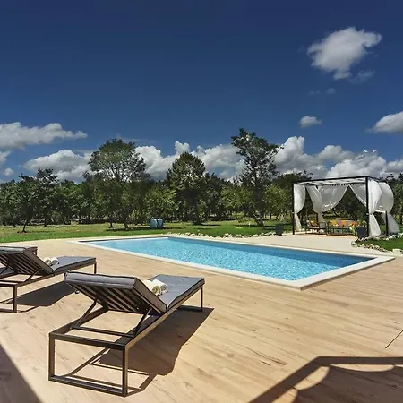 Villa Rr By Istrialux Hrboki