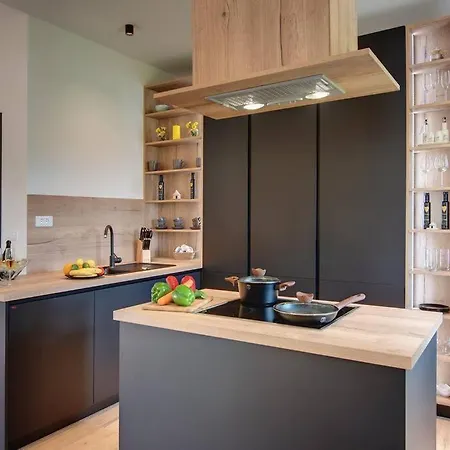 Vila Rr By Istrialux *