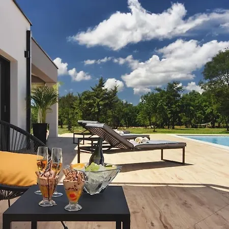 Villa Rr By Istrialux Hrboki