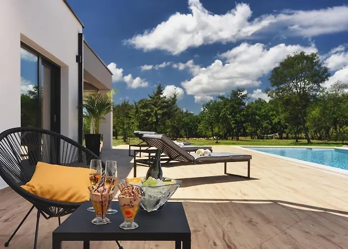 Villa Rr By Istrialux Hrboki