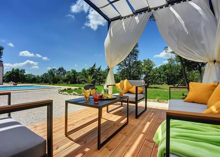 Villa Rr By Istrialux Hrboki