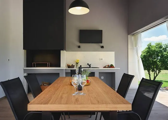 Villa Rr By Istrialux