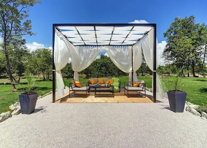 Villa Rr By Istrialux