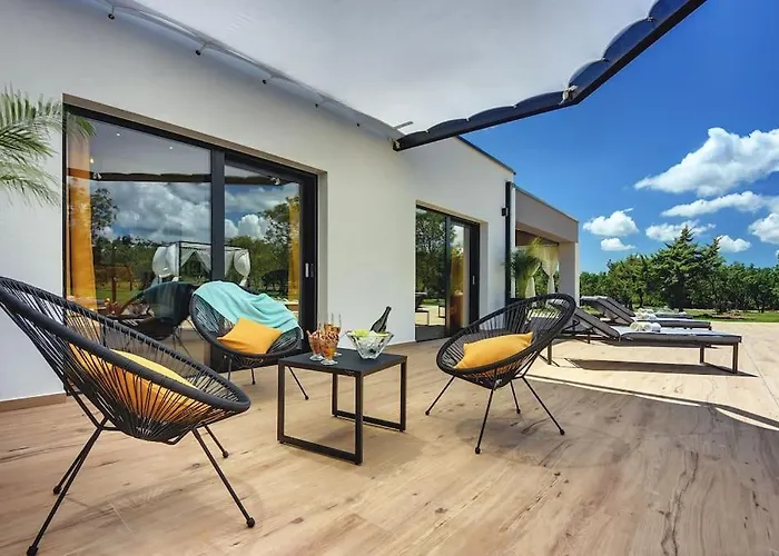 Villa Rr By Istrialux *