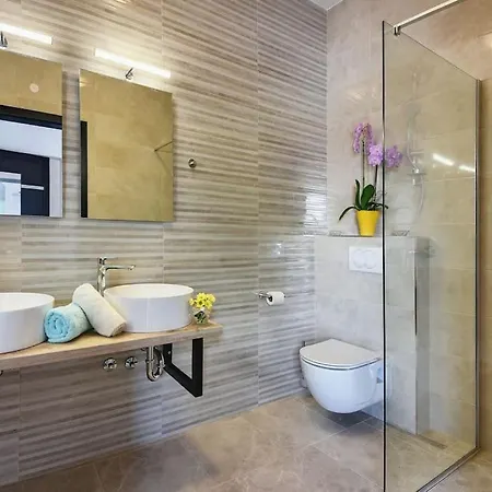 Rr By Istrialux فيلة Hrboki