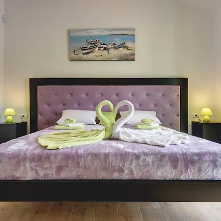 Rr By Istrialux فيلة *