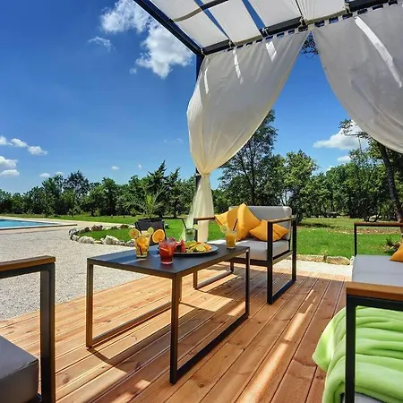 فيلة Rr By Istrialux Hrboki