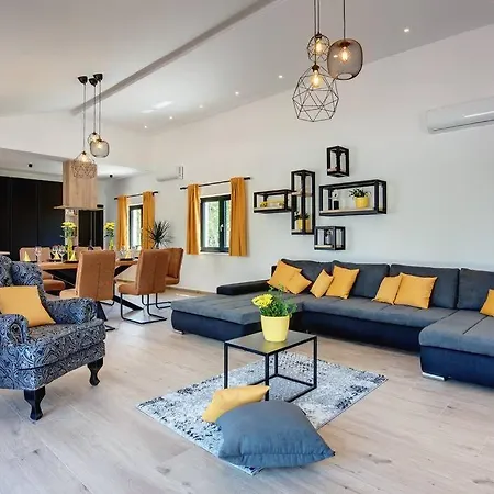 Rr By Istrialux فيلة