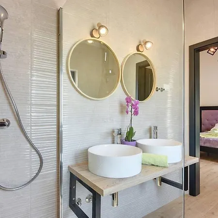 Rr By Istrialux فيلة *